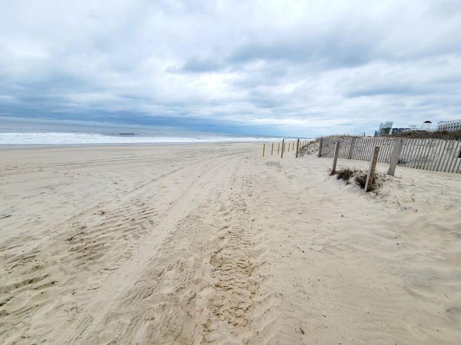 Beachfront Condo In Paradise Ocean City Exterior photo